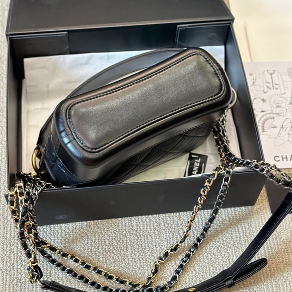 Chanel Gabrielle small model handbag in black quilted leather - Picture 7 of 9